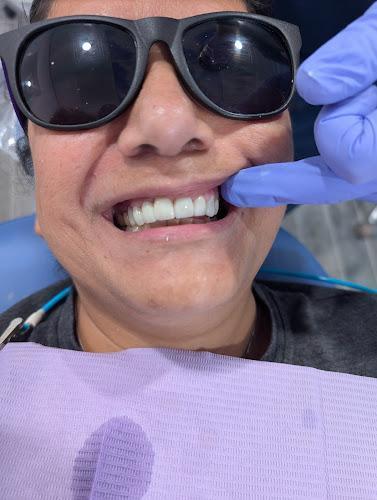 Negocio Brushmore Family And Cosmetic Dentistry