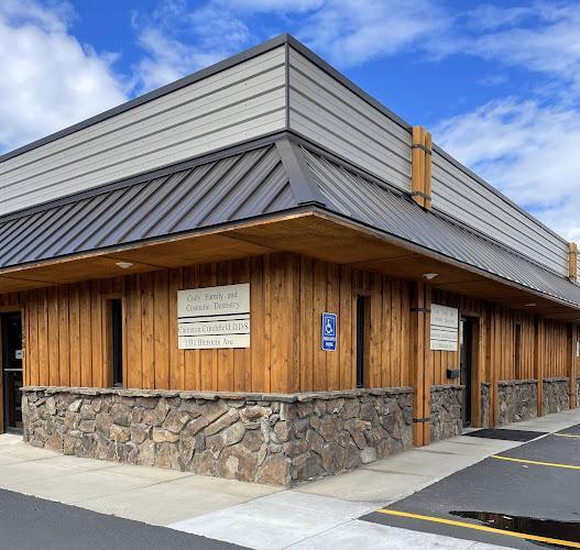 Negocio Cody Family & Cosmetic Dentistry