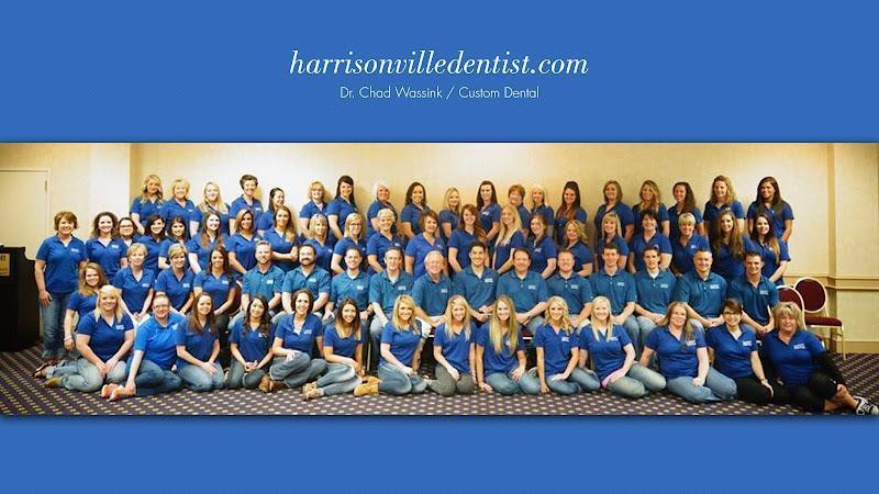 Negocio Custom Dental Of Harrisonville