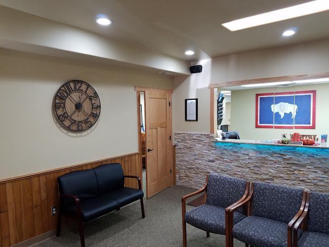 Negocio Dental Care Center: Nick Bouzis, Dds & Brian Hokanson, Dds