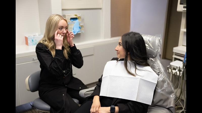 Negocio Downtown Dental Associates