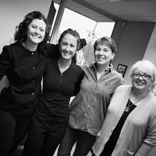 Negocio Lakes Region Dental Center Rebecca Berry, Dmd