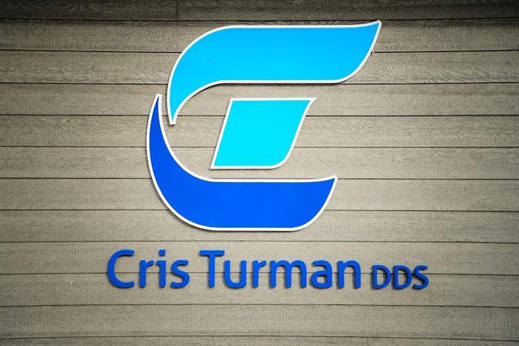 Negocio Linton Dental Center: Cris Turman Dds