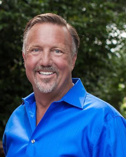 Negocio Mike Regan, Dmd