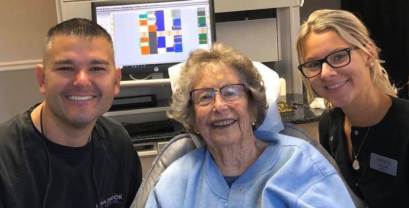 Negocio Monadnock Dental Associates