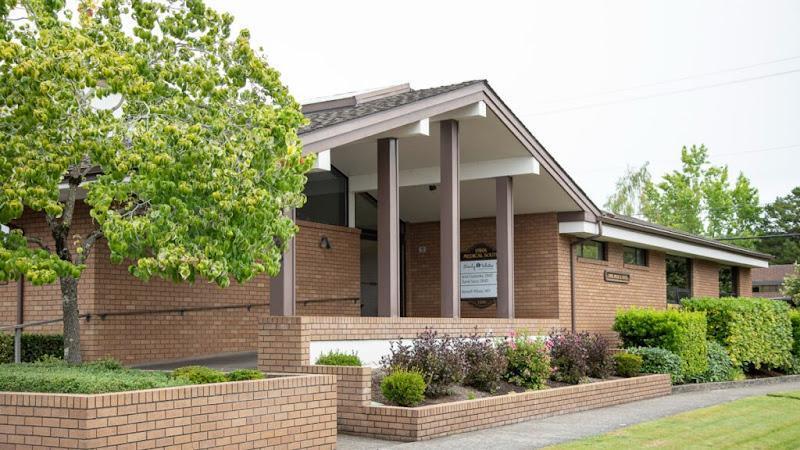 Negocio Pearly Whites Family Dentistry