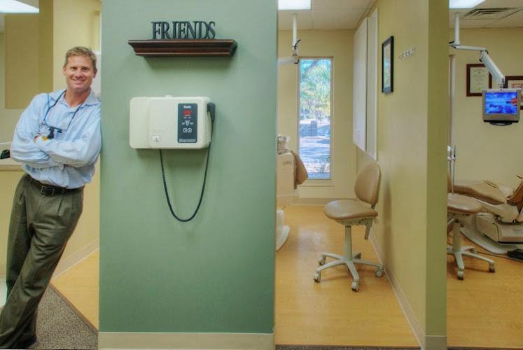 Negocio Rechtin Family & Cosmetic Dental Care