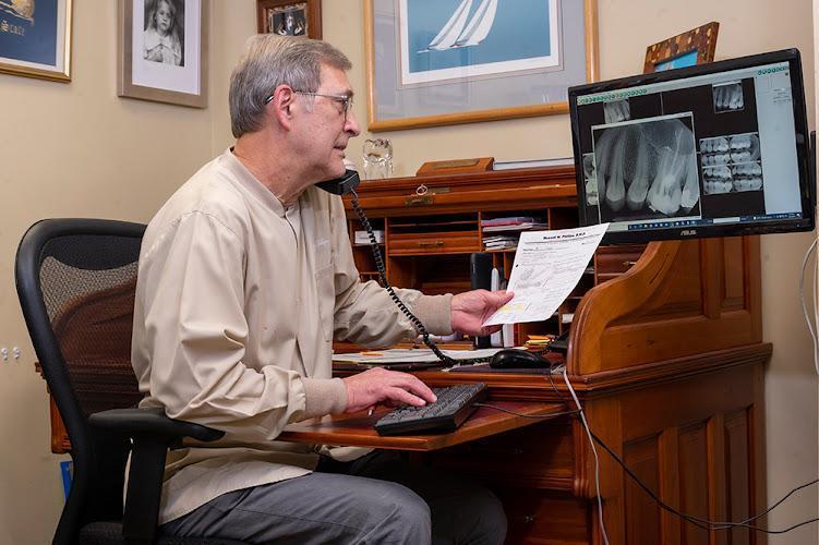 Negocio Russell W. Phillips Dmd