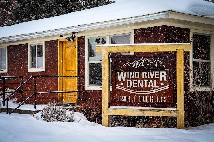 Negocio Wind River Dental: Josh Francis Dds